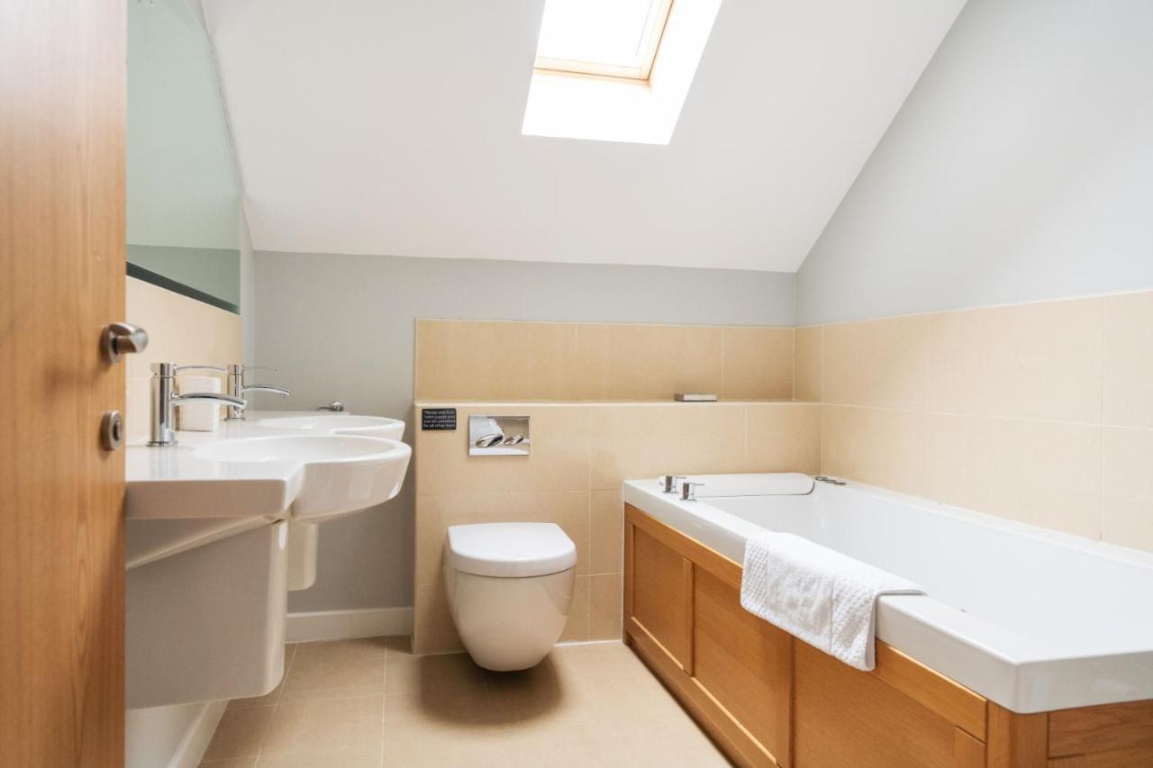 Skylark Sleeps 8 Private Hot Tub & Dogs Welcome Nr Padstow, Resort Pool Bar & Watersports St Columb Major Exterior foto