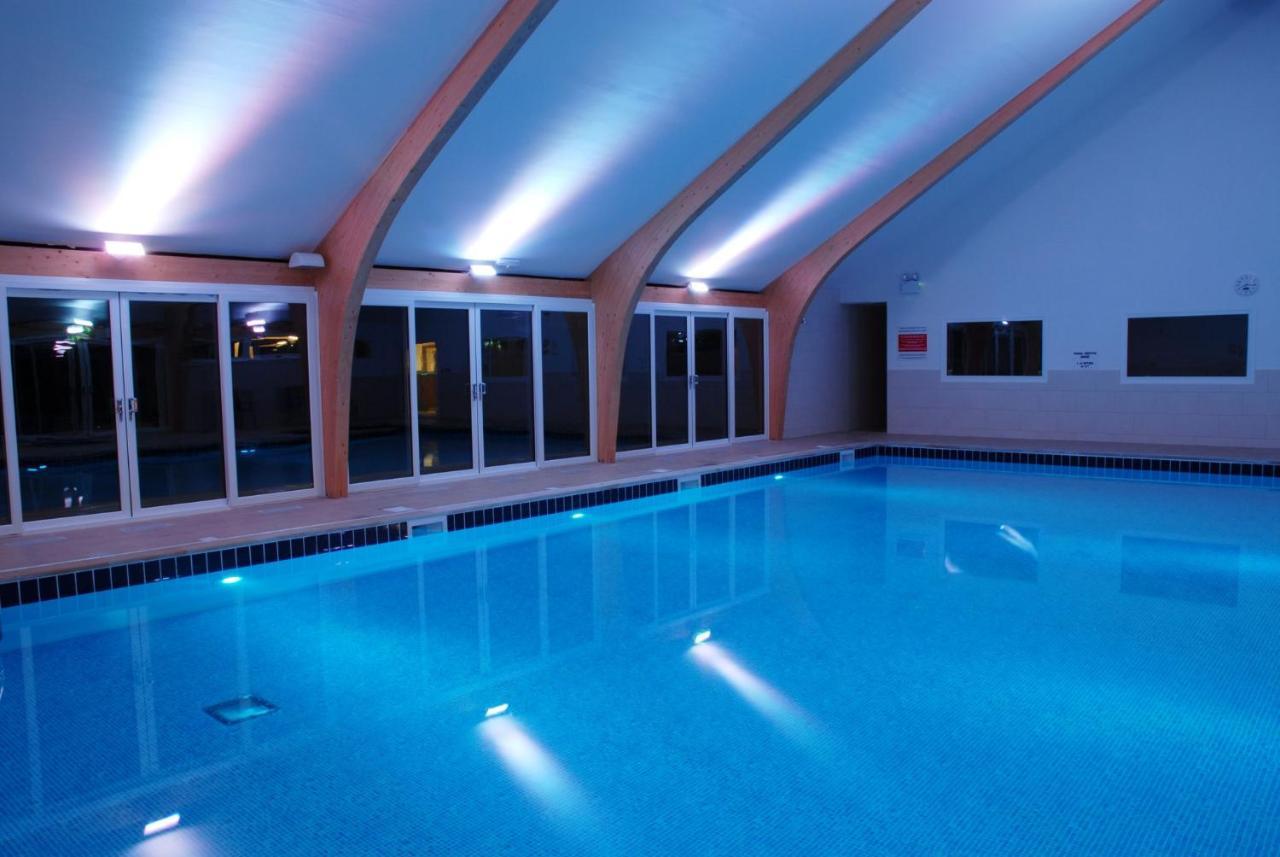 Skylark Sleeps 8 Private Hot Tub & Dogs Welcome Nr Padstow, Resort Pool Bar & Watersports St Columb Major Exterior foto