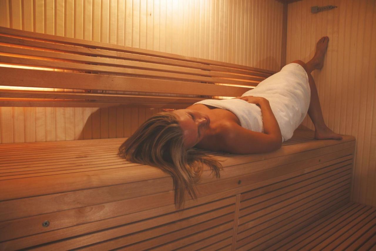 Skylark Sleeps 8 Private Hot Tub & Dogs Welcome Nr Padstow, Resort Pool Bar & Watersports St Columb Major Exterior foto